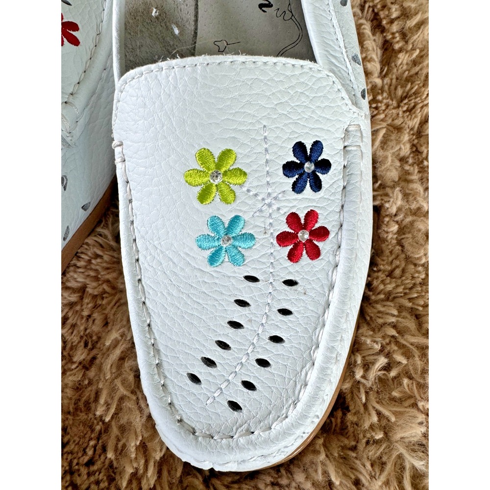 Cotton Traders Womens Leather Embroidered Loafers White Floral UK 6 US 8 Comfort - Picture 2 of 10